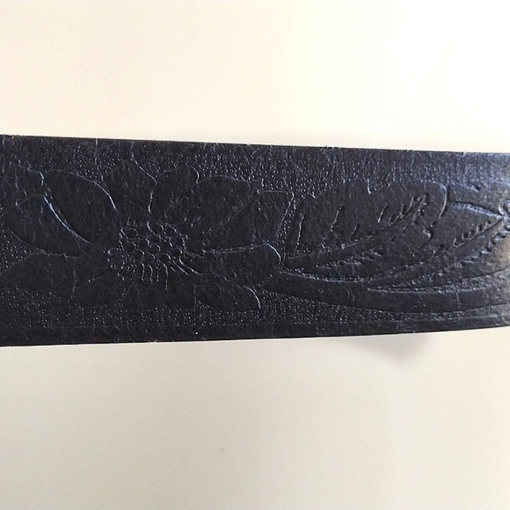 HipWear Black Embossed Italian Leather Belt Silver Glitter Oval Buckle